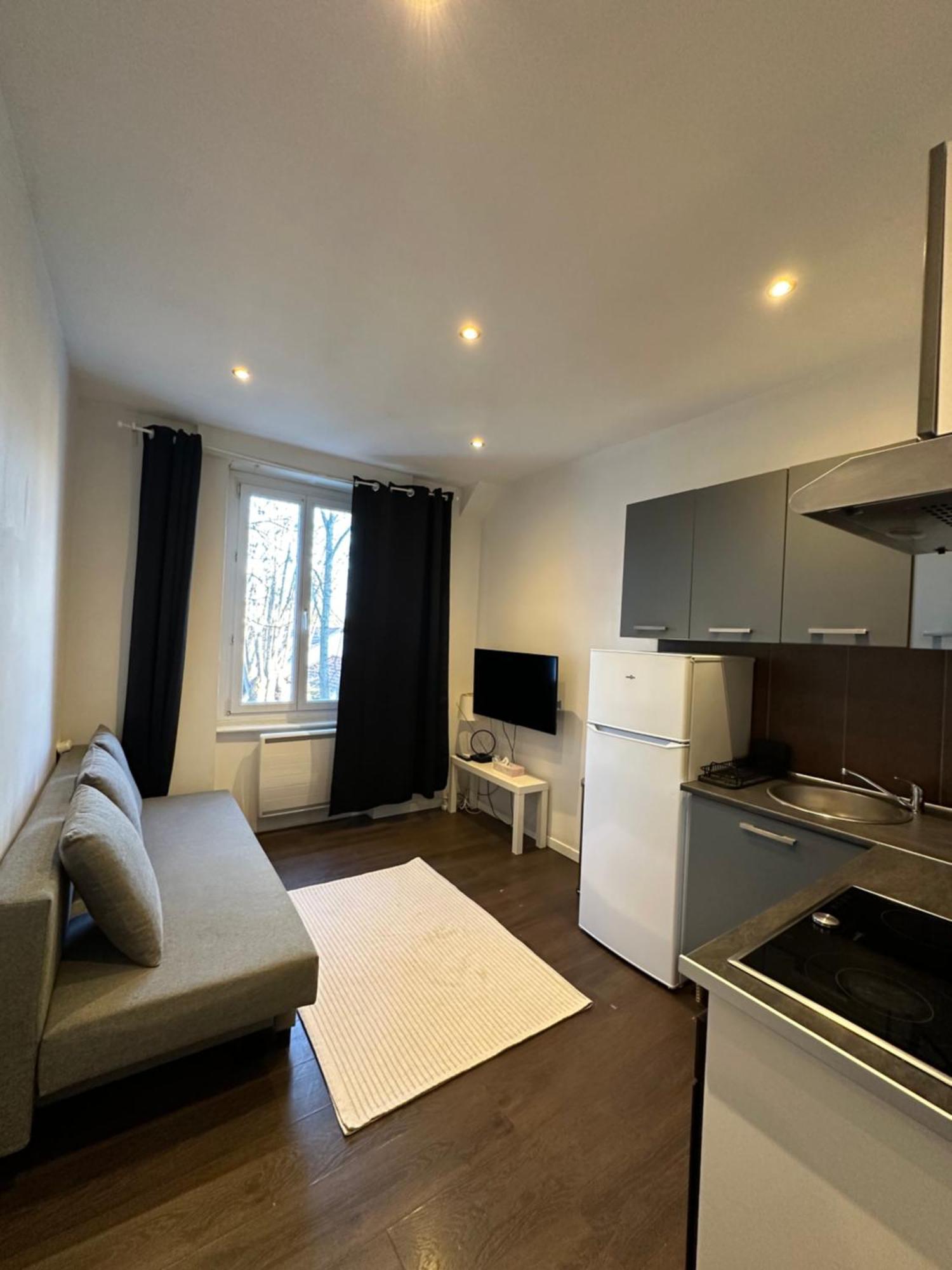 # Le 11 # Joli F2 Renove, Centre Appartement